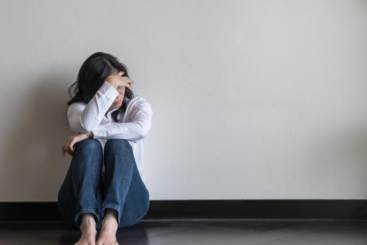 girl sitting by wall wondering does anxiety get worse over time