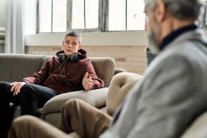 teen talks with therapist about designer drug abuse