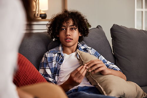 teen talks with therapist in a nicotine addiction treatment program