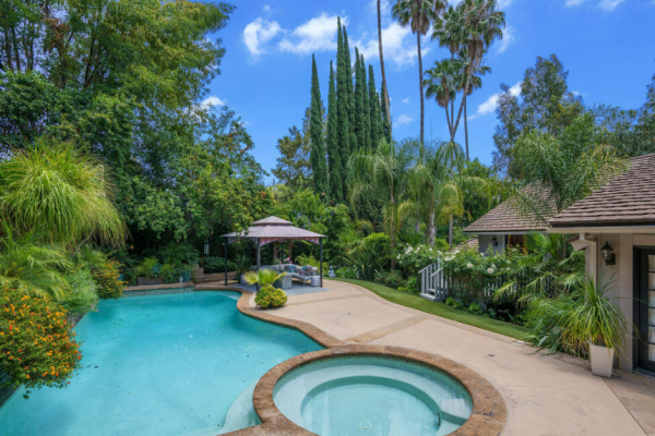 kallos pool